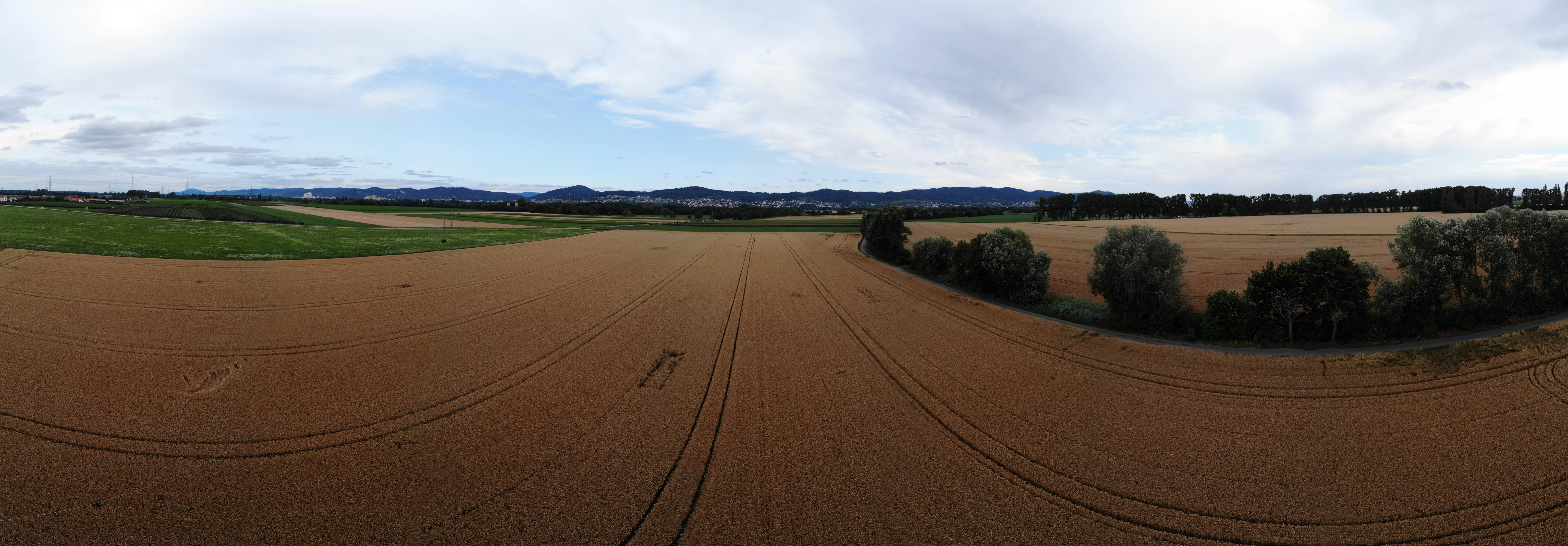 panoramic photography of an open field during daytime